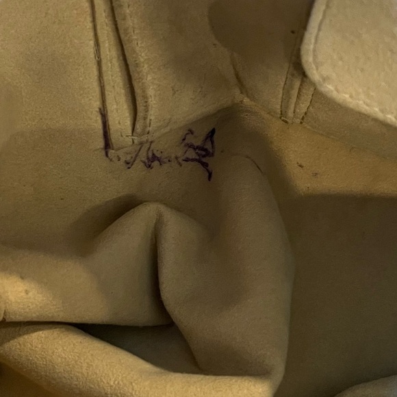 Louis Vuitton Beverly Shoulder Bag - Picture 12 of 17